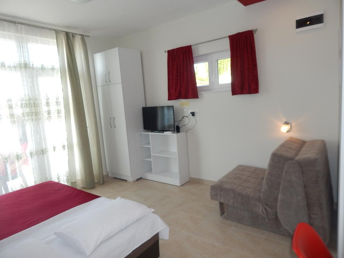 Vila Matej Ražanj Exteriér fotografie